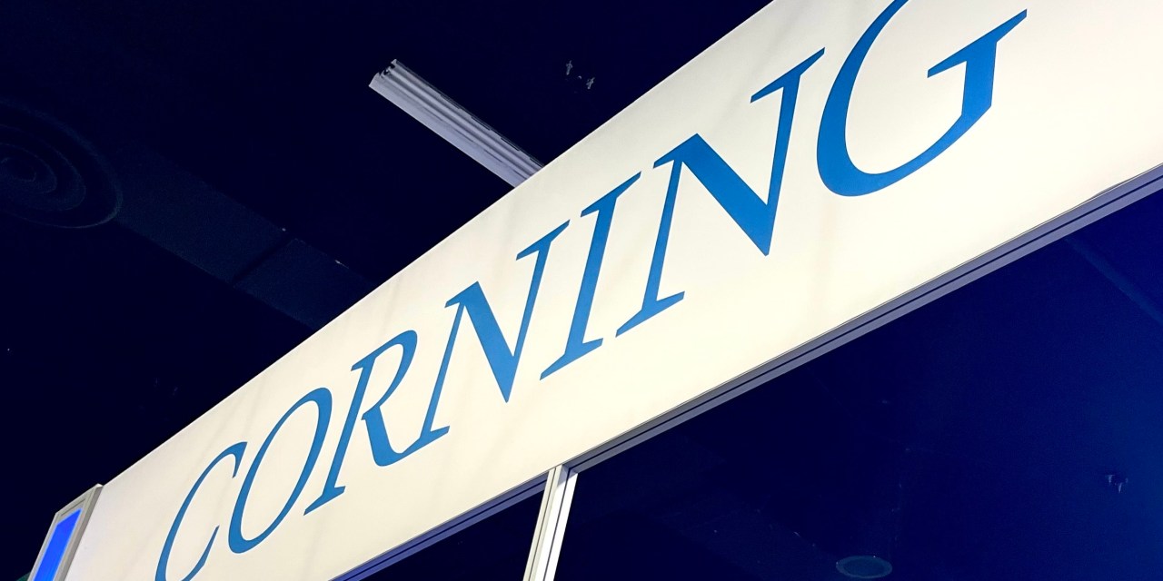 AT&T signs $1bn fiber supply deal with Corning