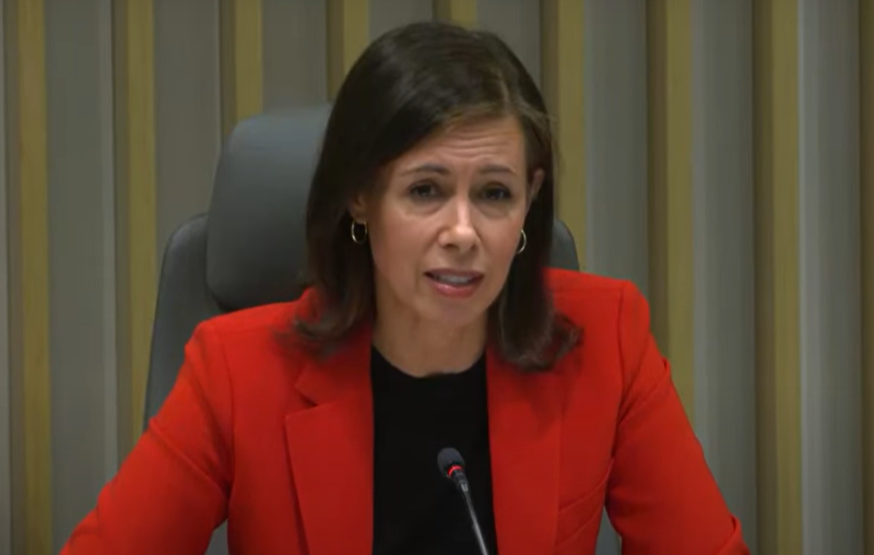 FCC chairwoman announces intention to leave office