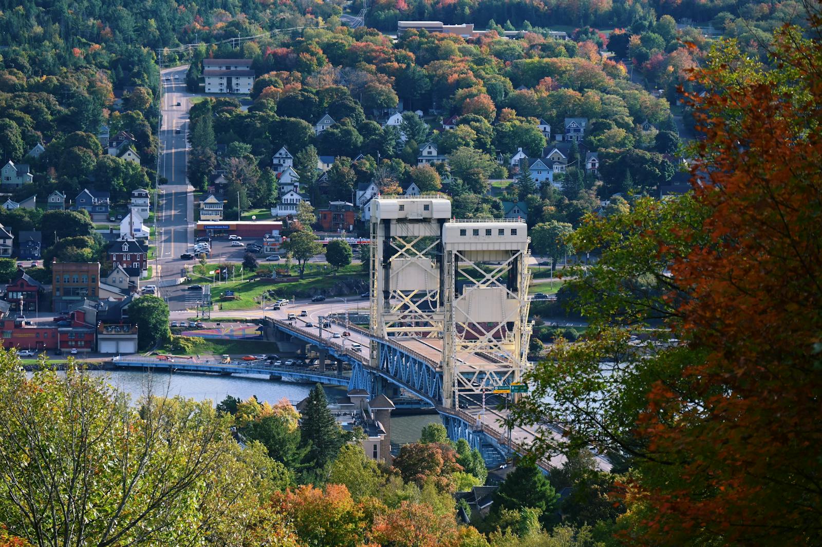 An internet service provider (ISP) says they're on track to serve over 50,000 locations in the Upper Peninsula by 2027.