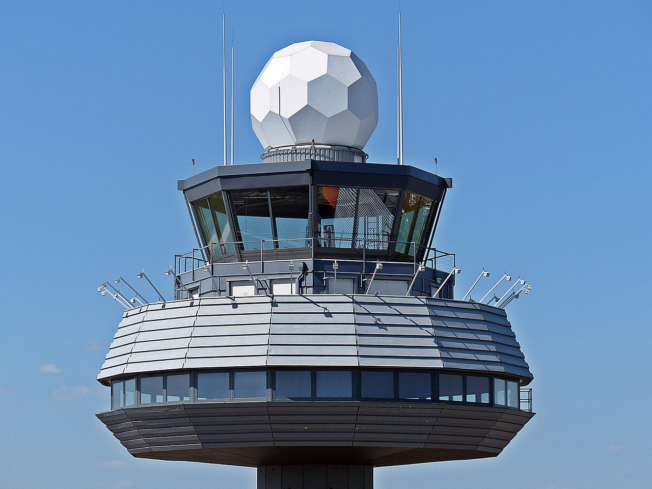 The three-year air traffic control update plan will see new telecoms equipment deployed at over 4,600 locations.