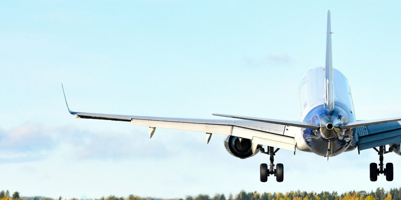 Severed fiber line causes major flight delays in Northeast