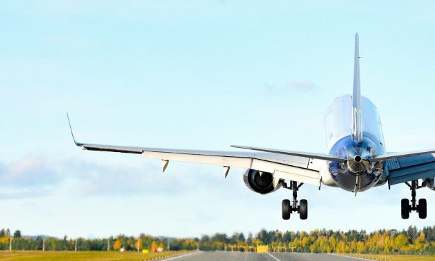 Severed fiber line causes major flight delays in Northeast